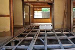 4.屋根・内装・畳・窓ガラスなどを撤去